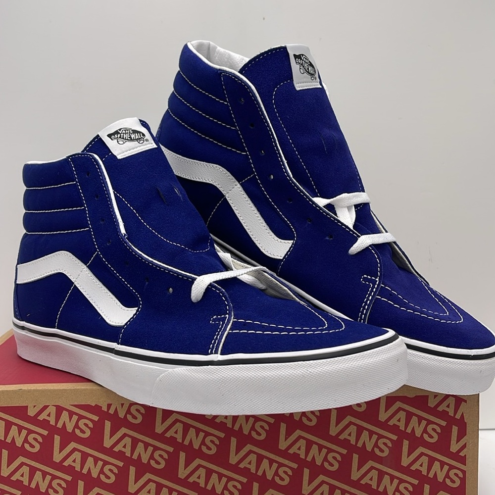 Vans Men’s Sk8-Hi Color Theory Beacon Blue
VN000D5IBYM
Sneakers - Picture 4 of 16